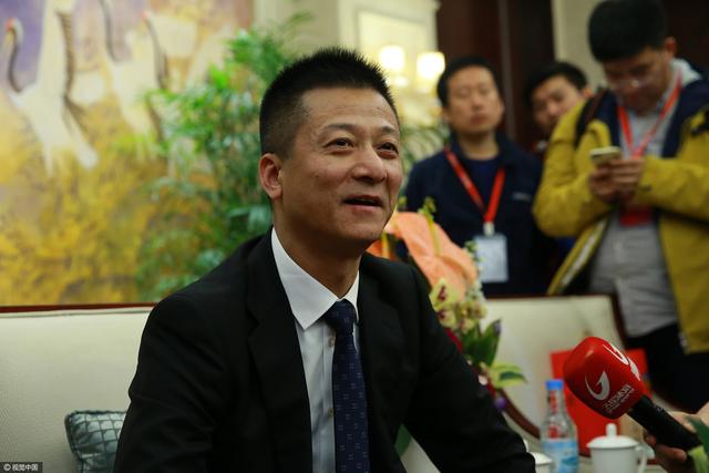 而在第一季尚未开播时，剧集第二季已经火热开拍，导演贾斯汀·本森、艾伦·穆尔黑德等主创团队回归制作。