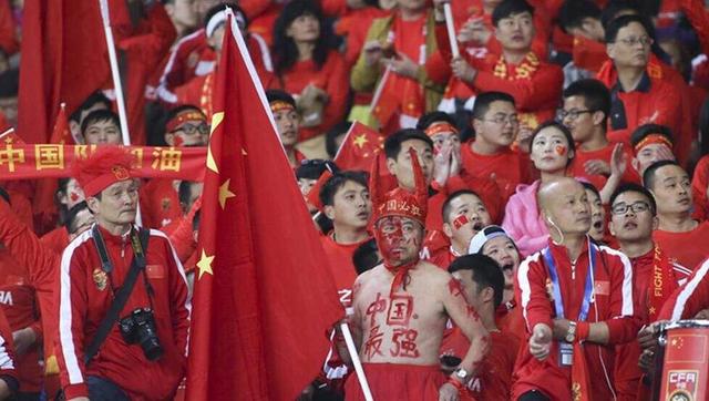 在接受颁 吴奇隆刘诗诗儿童节再次求婚 大方晒婚戒秀恩爱 2015-06-02 6月2日，有网友爆料，在6月1日儿童节当天，吴奇隆再次向刘诗诗单膝跪地求婚，俩人幸福甜蜜，大方秀婚戒。