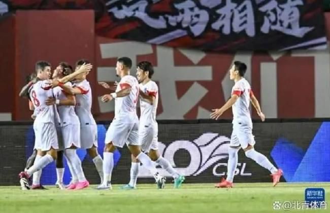 第77届艾美奖颁奖典礼由内特·巴加泽主持，将于美国东部时间9月14日晚8点，在洛杉矶孔雀剧院通过哥伦比亚广播公司（CBS）现场直播。