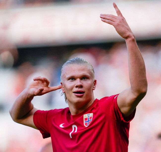 柳岩的“柔光”：小人物间的双向救赎如果说乔杉的角色是在“硬刚”，那么柳岩饰演的理发店老板娘则无疑是那束“以柔克刚”的温暖之光。