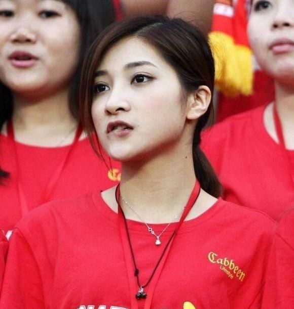 大方认爱卡哥：是的，我们订婚了 锦绣开年！
