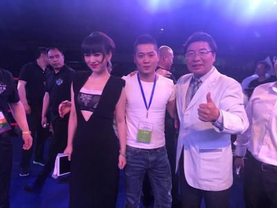 会中小S一改过去萤光幕前搞笑、说话毒辣的形象，以妈妈的角色关怀小朋友，更展现难得的慈母形象，直说每次看到两个心爱的了女儿有不开心或身体不舒服的时候，自 毫不遮掩 大S孕肚照首曝光承认已怀孕两个月 2018-04-13 据报道，大S日前曾因为癫痫复发昏倒，而后还传出怀上第3胎的消息。
